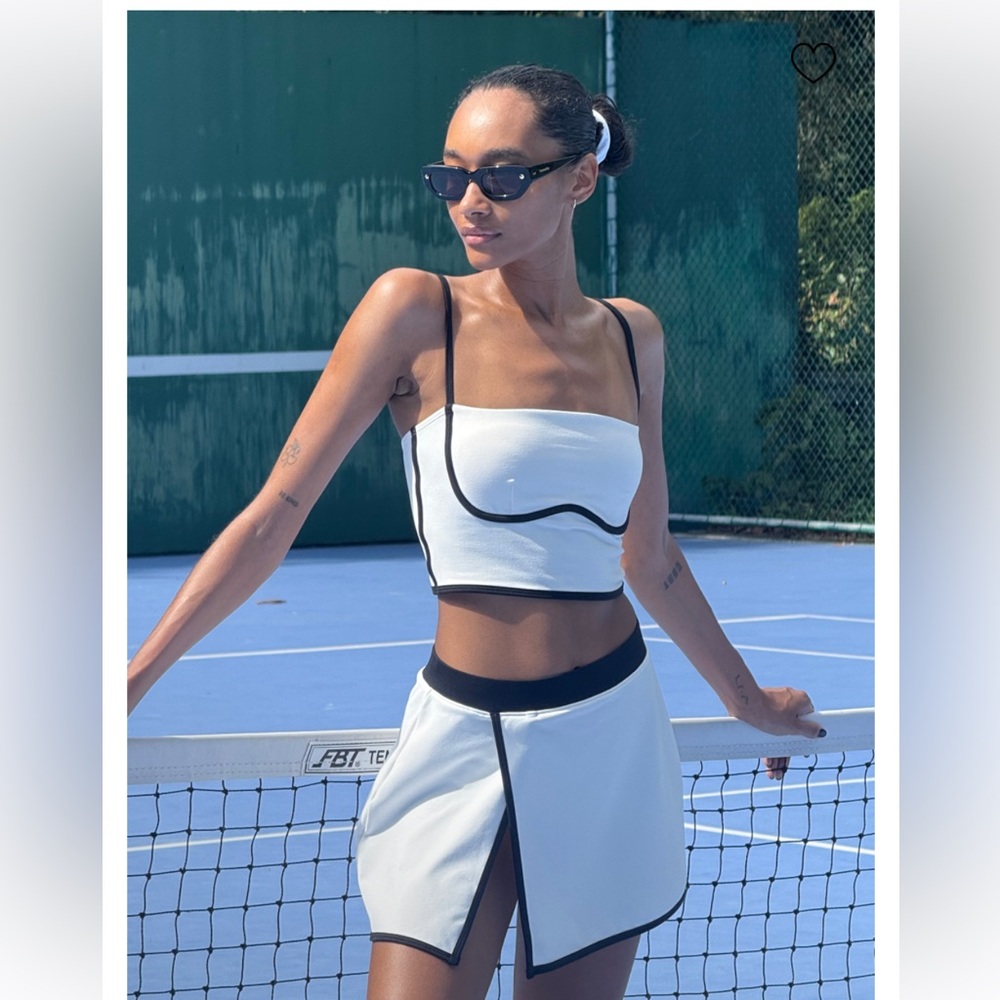 Alo airbrush streamlined top and skirt set